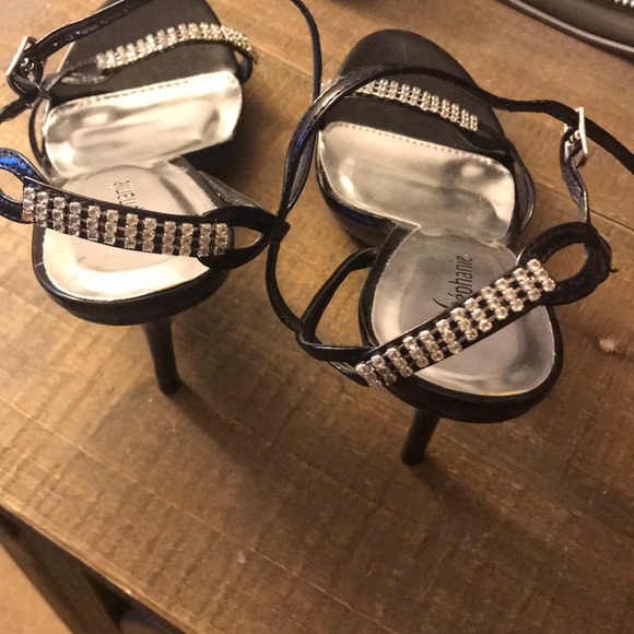 Stephanie Heels - Picture 2 of 4